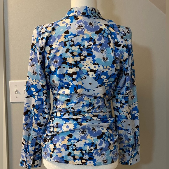Rails Lisa Zinnia top size small. Button down w/ ruching on the sides and front - Picture 9 of 9